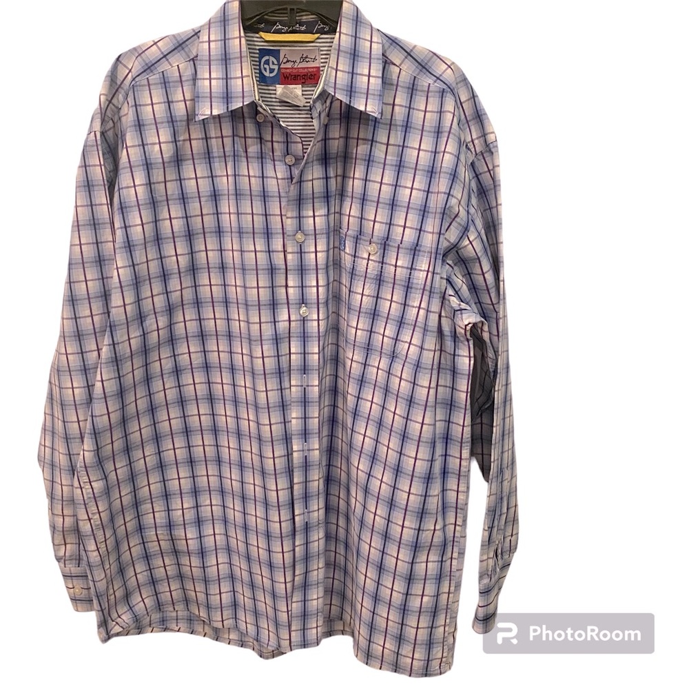 Wrangler George Strait shirt, starched recently.  Size XL, cowboy cut collection